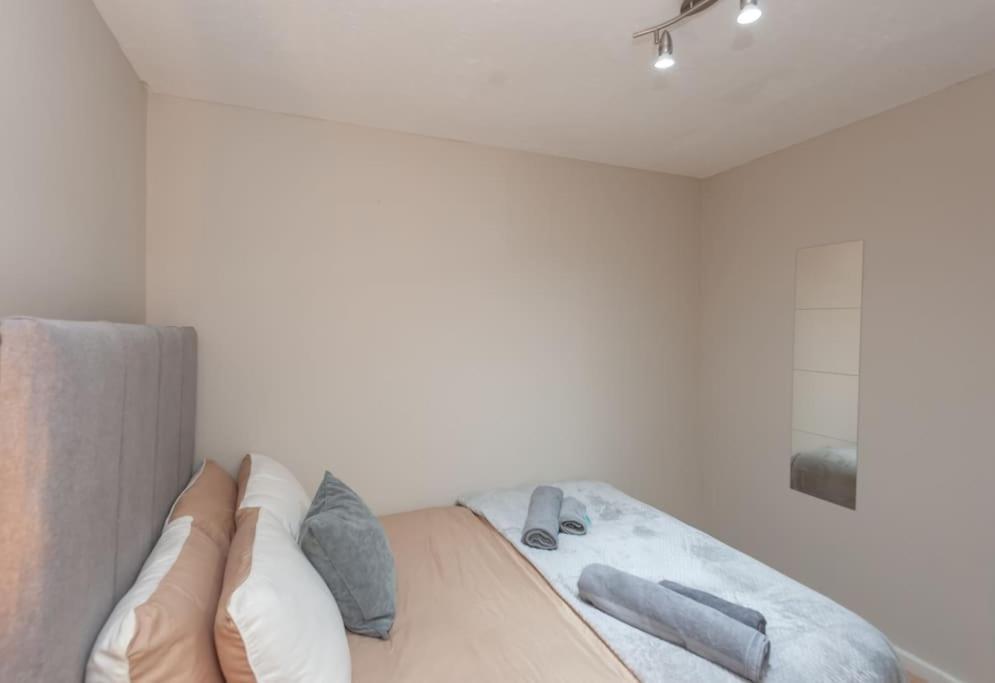 Leed City Centre - Armley Wortley Leeds  Exteriör bild